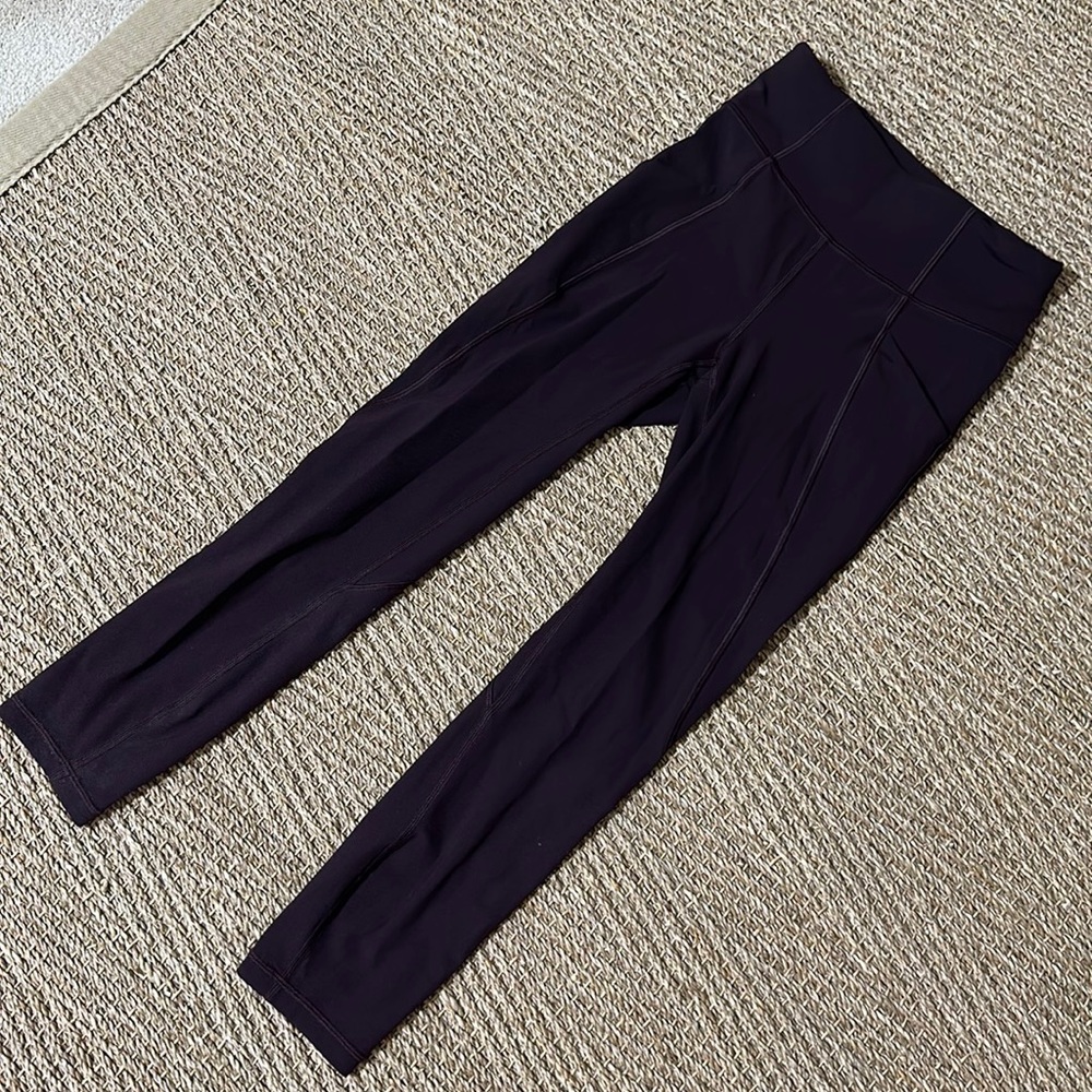 Lululemon Time to Sweat Crop 23” size 2 in Plum Shadow